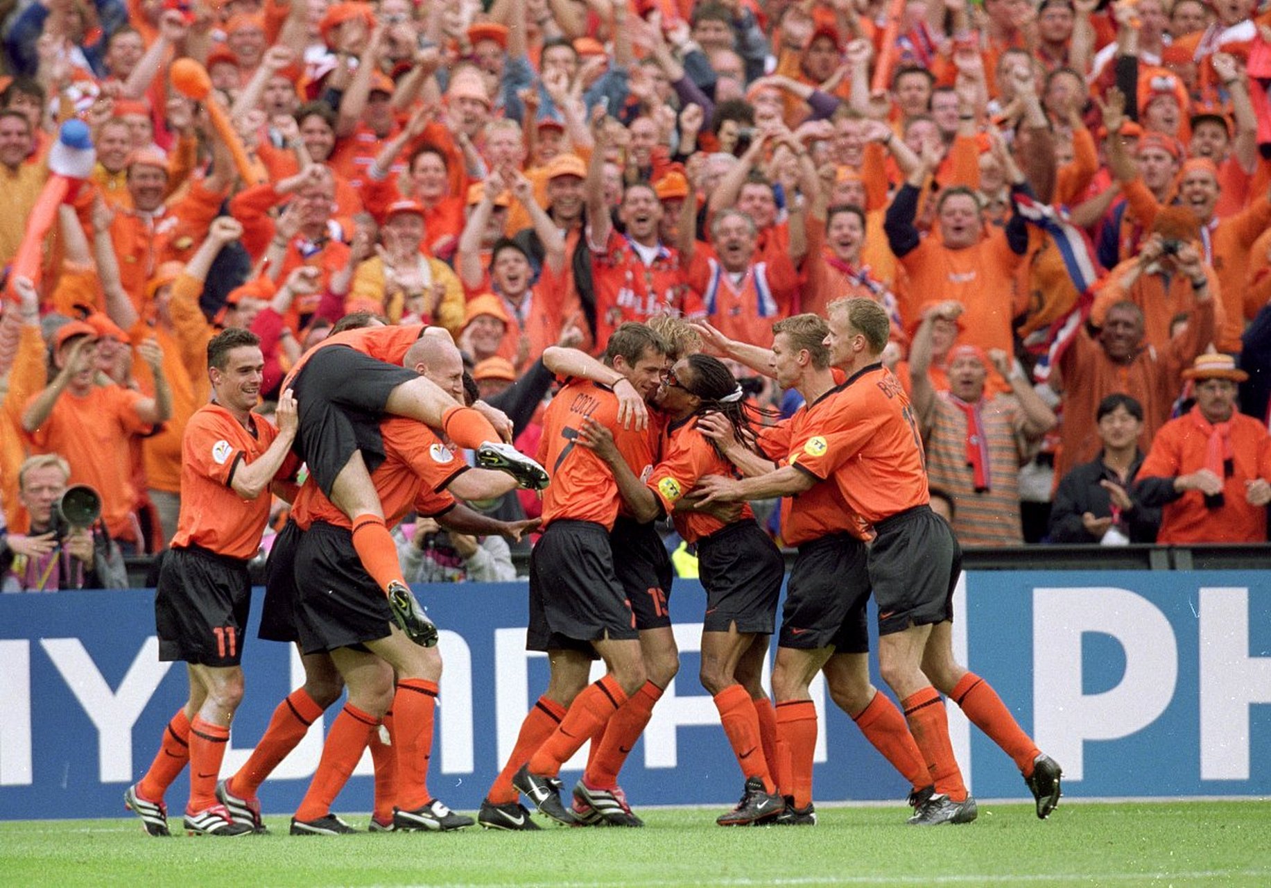 关于竭力突围疯狂拼搏，欧洲国家队团结无穷的信息